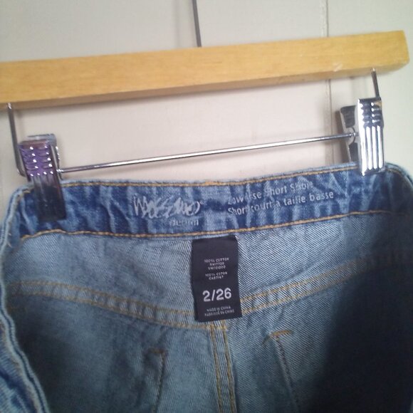 Mossimo Denim Jean Shorts 2 26 Low Rise Short Shorts Raw Hem Blue - Picture 12 of 13